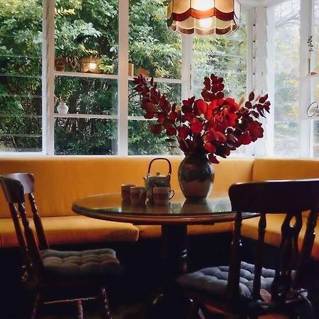 Harrys House Warburton - Peaceful Riverside Cottage In The Perfect Location Екстериор снимка