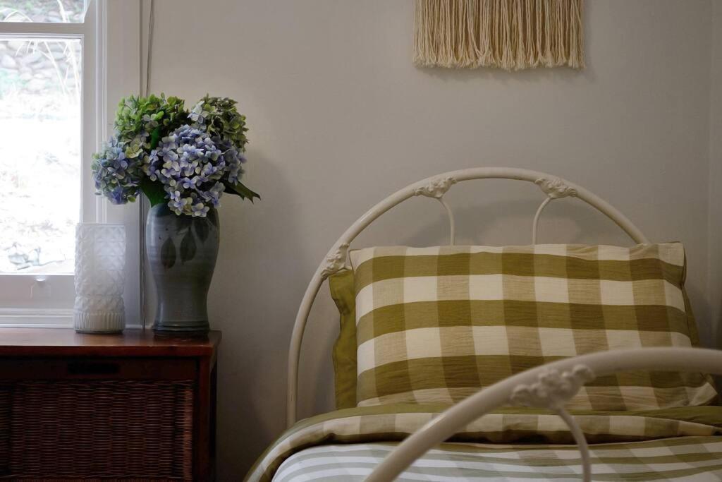 Harrys House Warburton - Peaceful Riverside Cottage In The Perfect Location Екстериор снимка