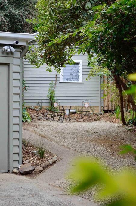Harrys House Warburton - Peaceful Riverside Cottage In The Perfect Location Екстериор снимка